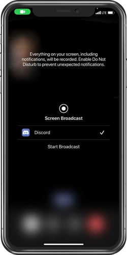 Screen broadcast selection on mobile