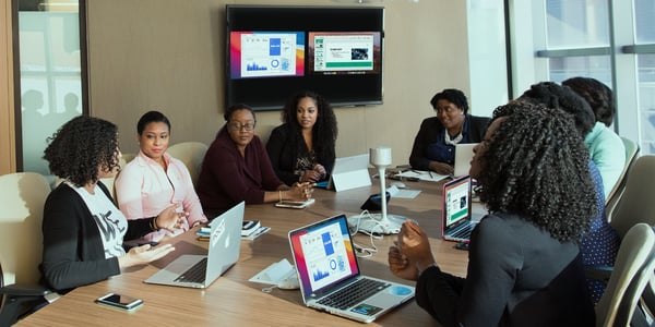 Conference room screen mirroring to Apple TV